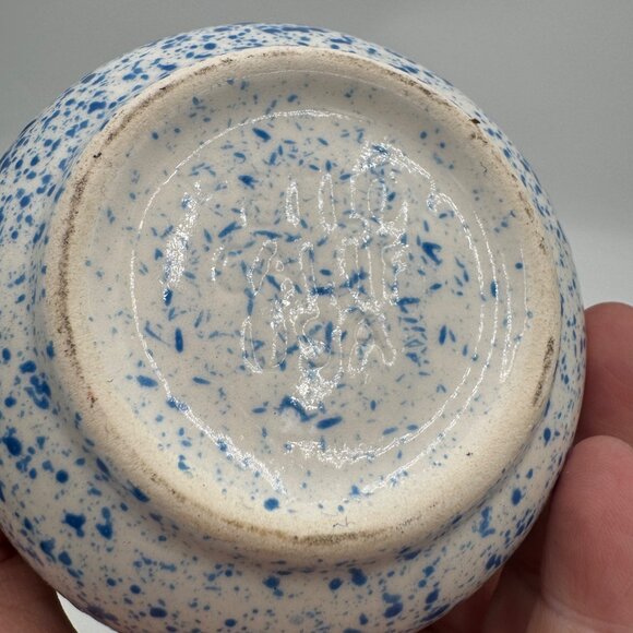 Vintage Art Pottery Blue And White Sponge Ware container with lid country Farmh - Picture 7 of 12